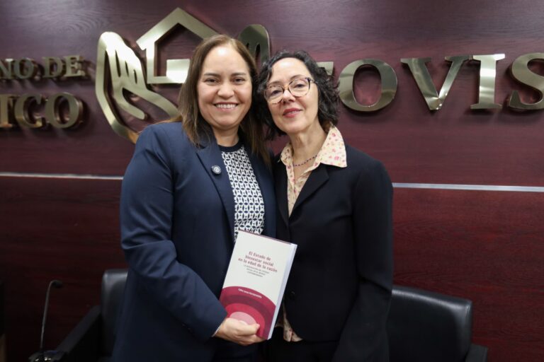 Presentan libro sobre bienestar social en el FOVISSSTE
